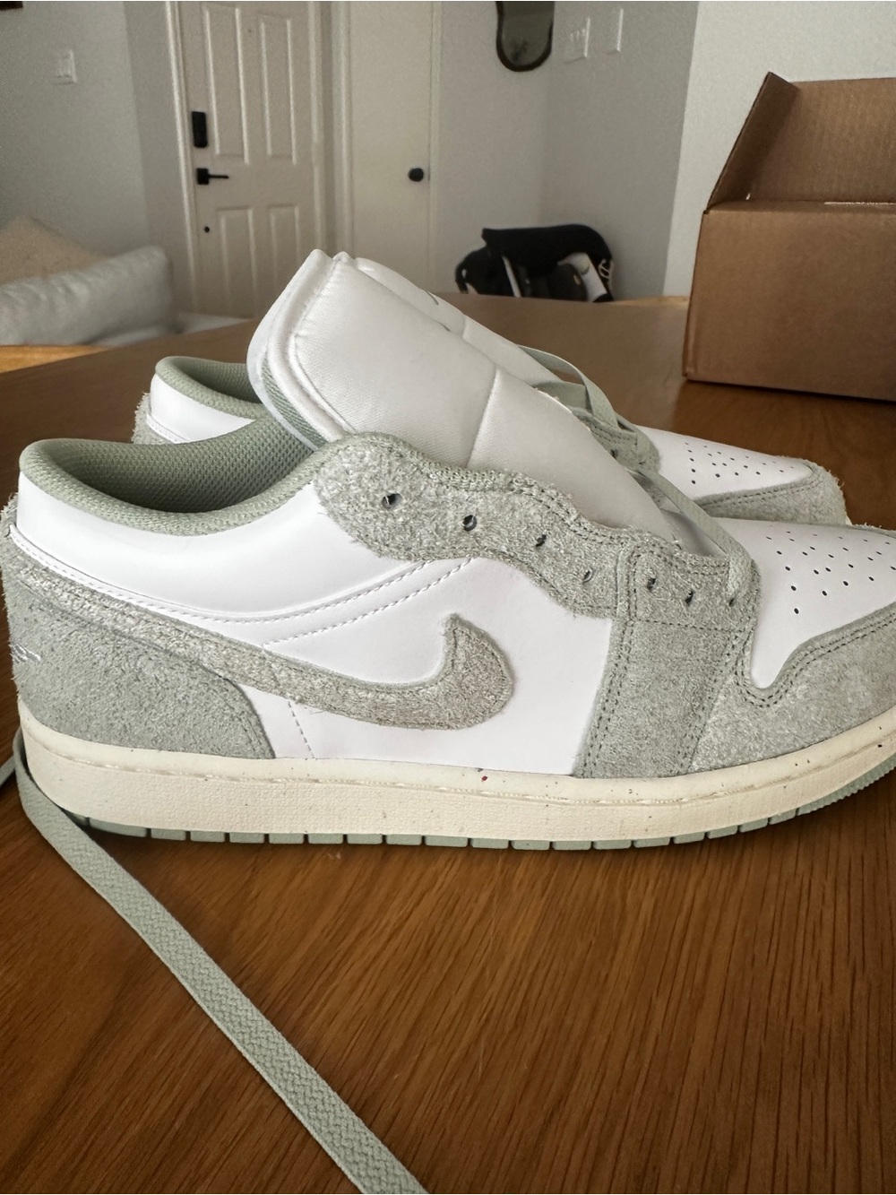 Nike Men’s Low-Top Sneakers in White and Light Gray